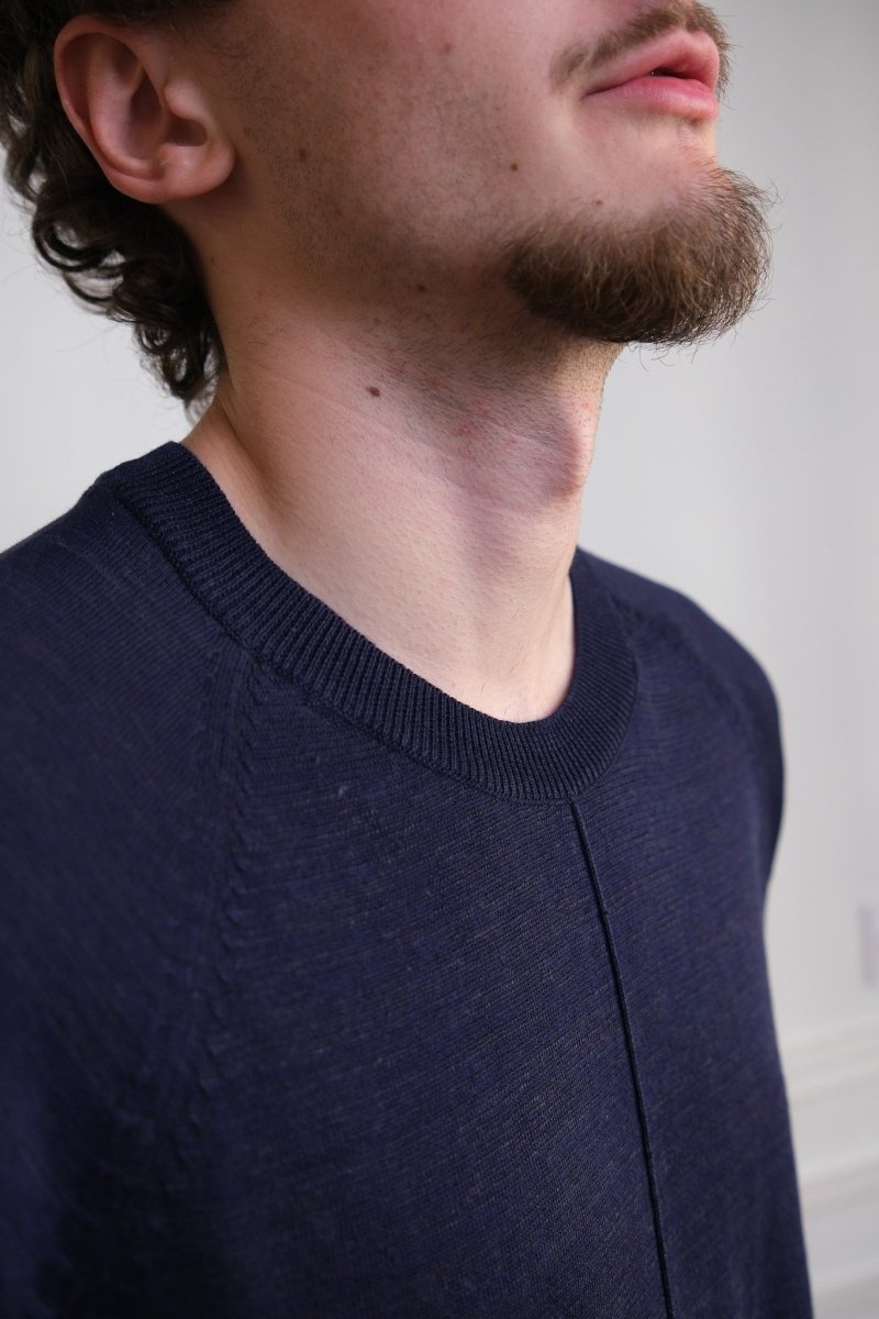 détail pintuck et ourlet tubulaire ymc raglan triple t-shirt navy