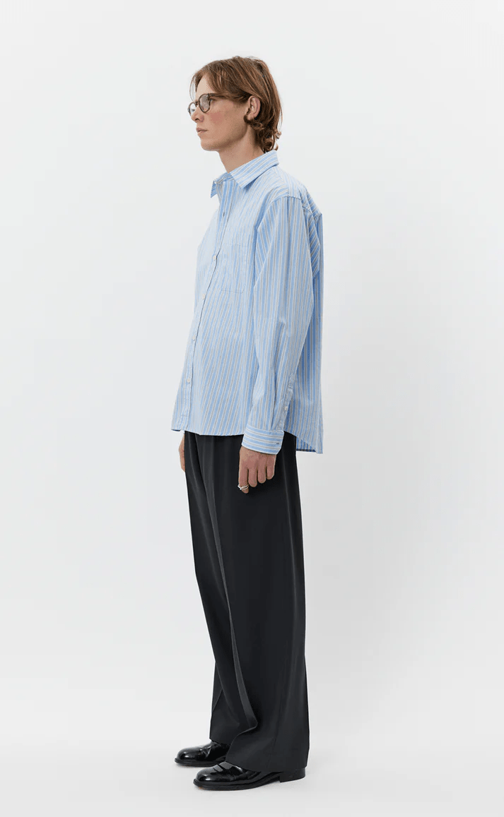 Détail Distant Shirt Finance Stripe – boutique homme Rennes – Aura Store