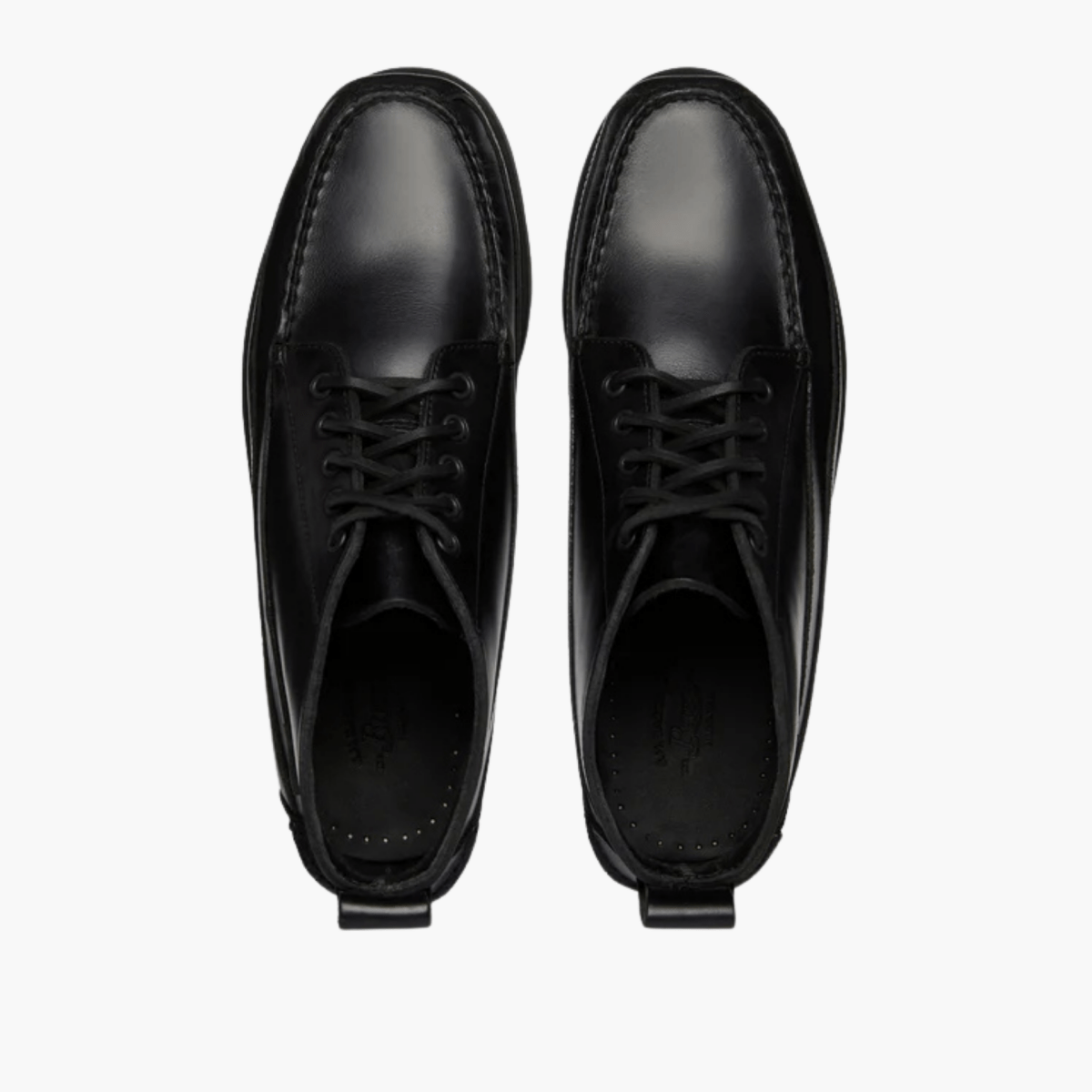 Vue de dessus mocassins noirs lacets cuir assortis