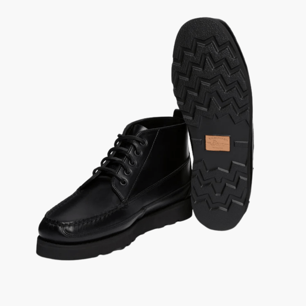 Vue de profil semelle épaisse caoutchouc noir G.H.BASS