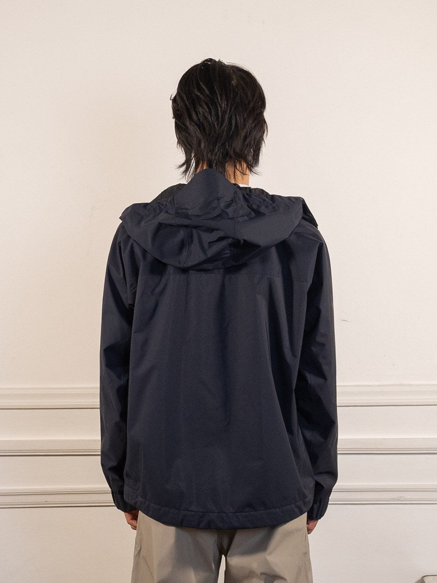 Barite 2L Shell Jacket - DARK NAVY - Goldwin - vue de dos portée