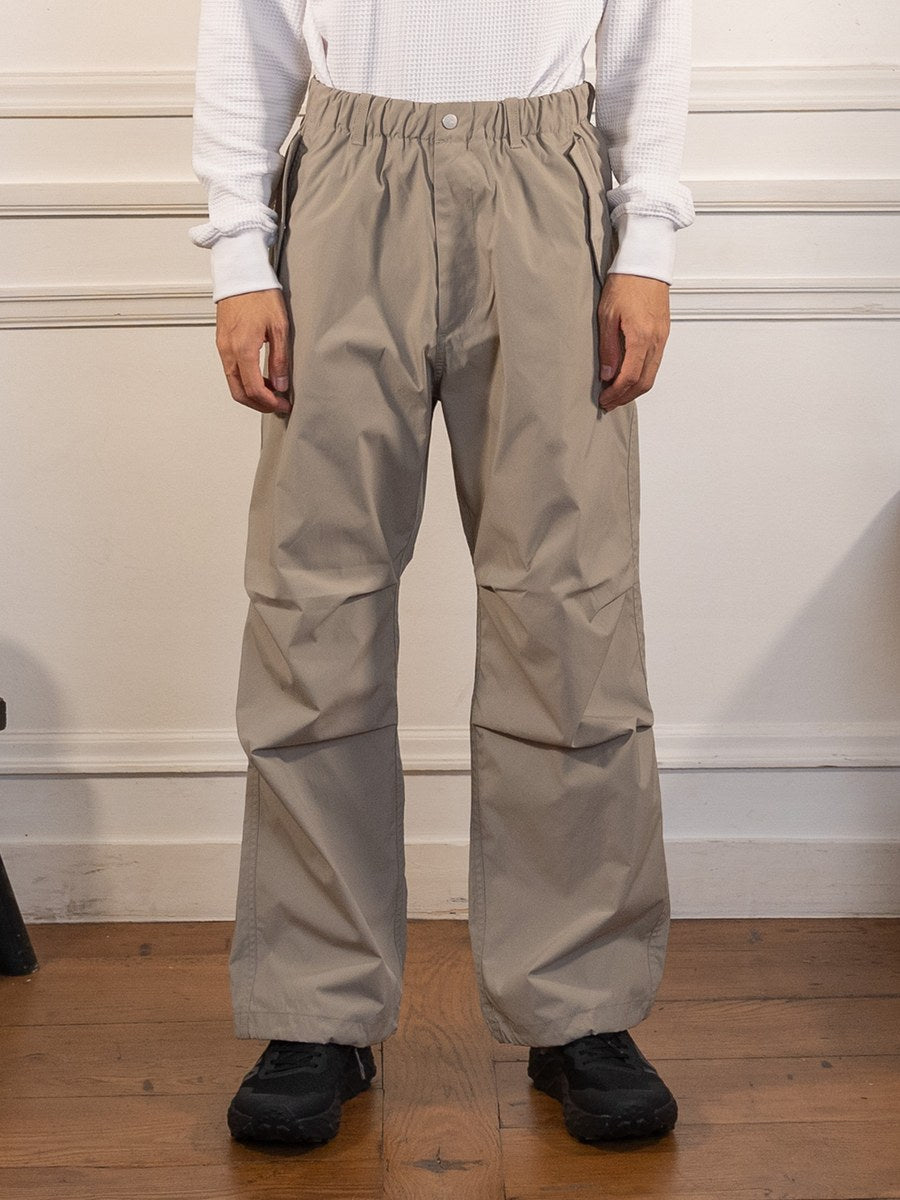 Field Pants - WOODY BEIGE - Goldwin - vue de face portée