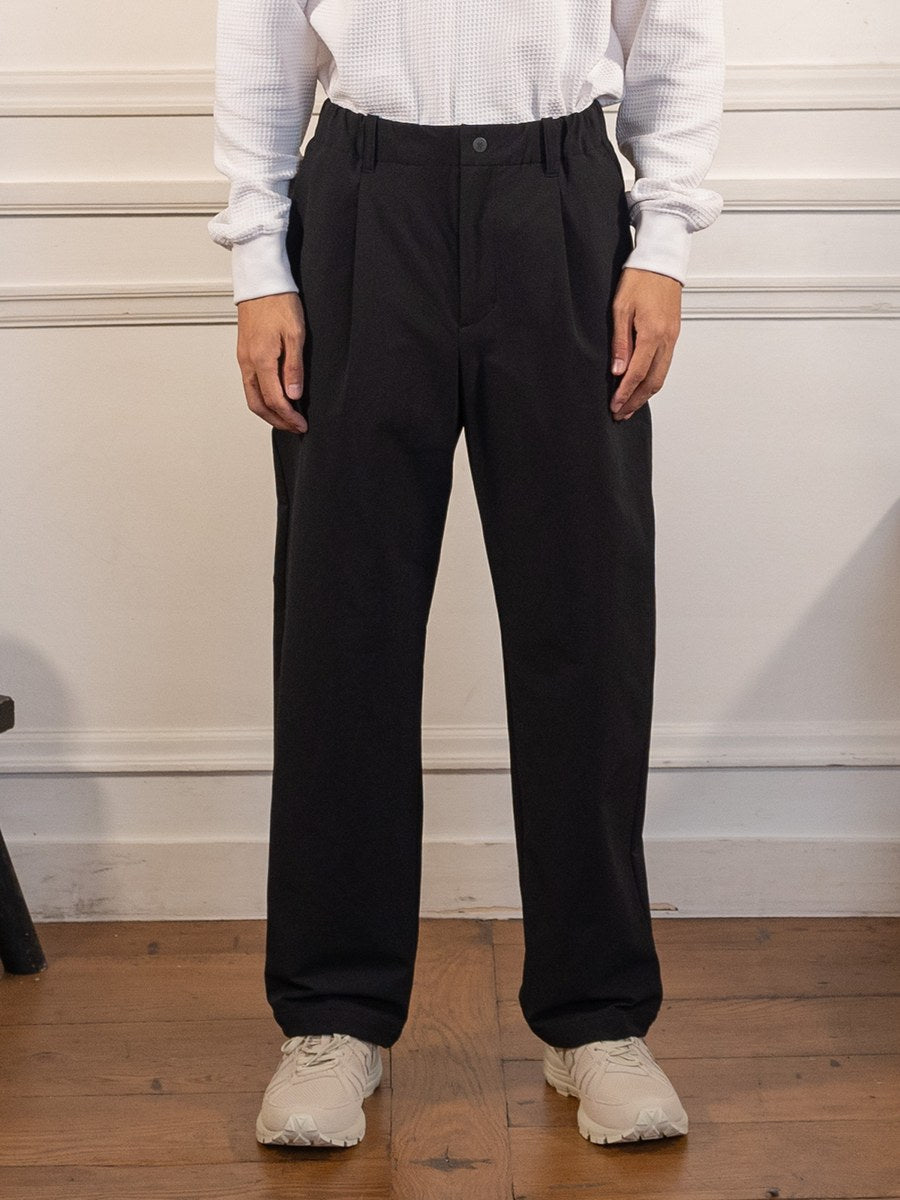 Soft Back-brushed Pants - BLACK - Goldwin - vue de face portée