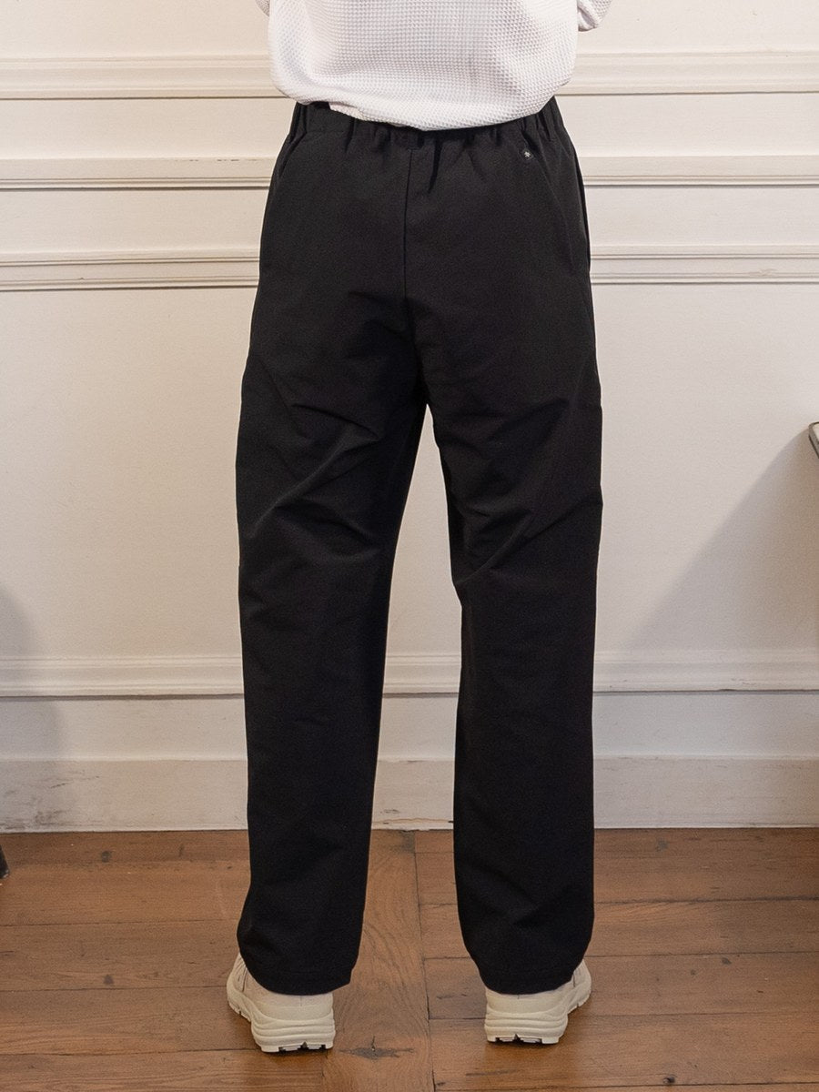 Soft Back-brushed Pants - BLACK - Goldwin - vue de dos portée