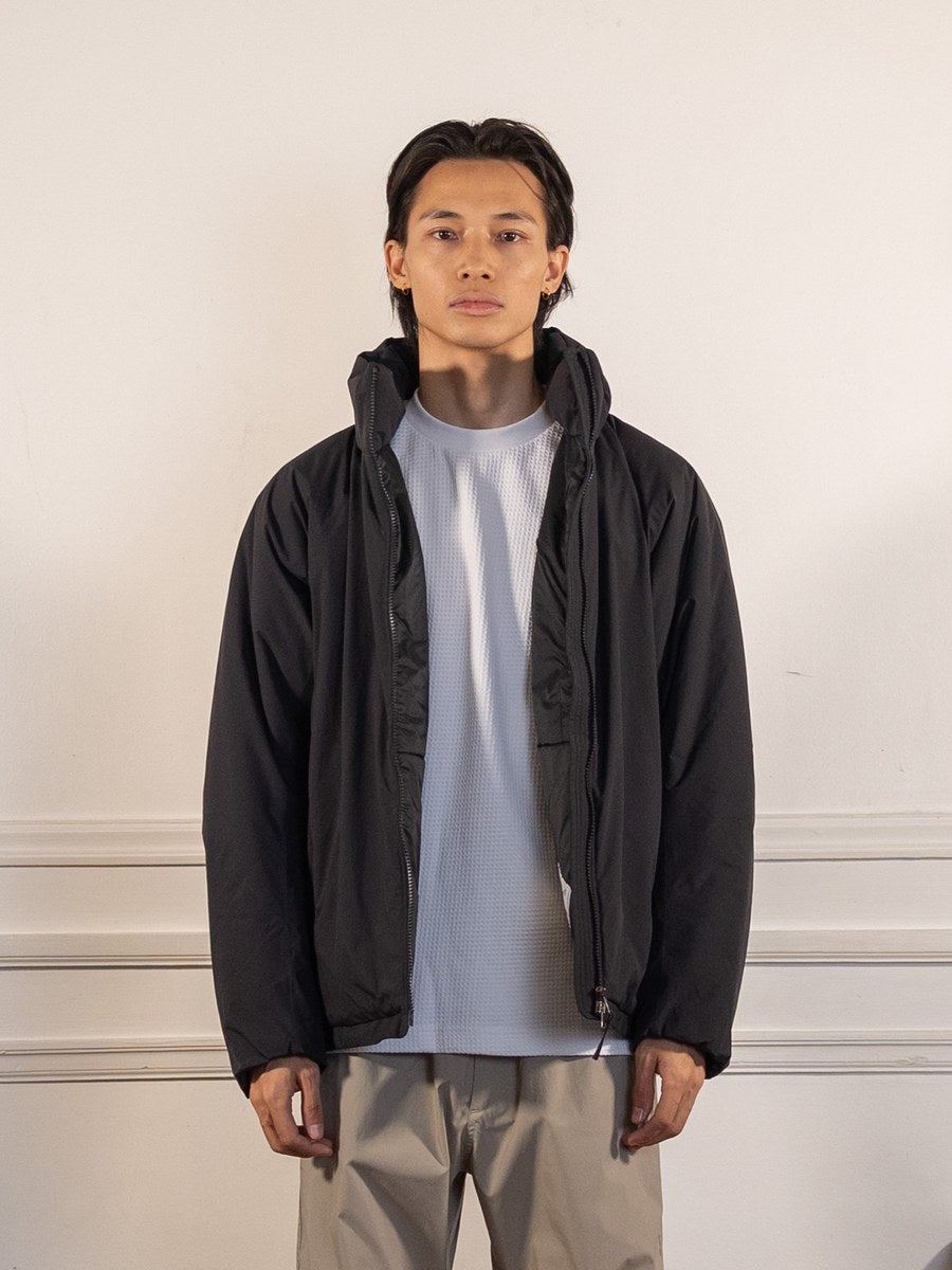 WINDSTOPPER Puffy Jacket - BLACK - Goldwin - vue de face portée