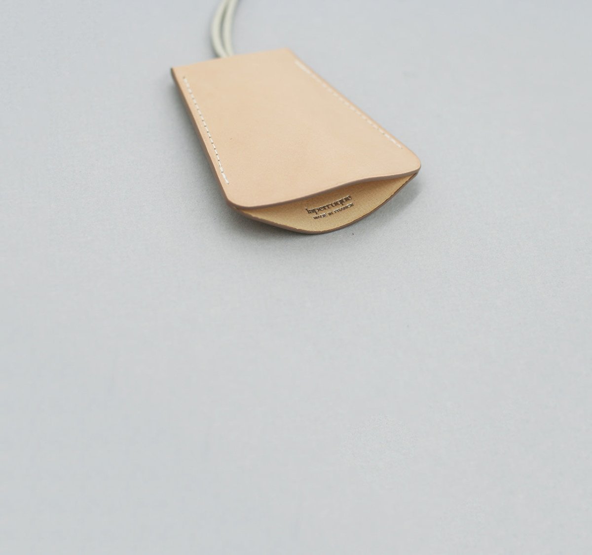 BELL KEY-HOLDER NATURAL LAPERRUQUE - détail cuir