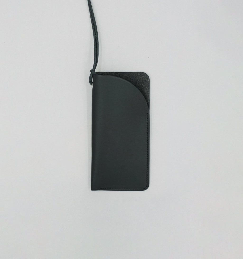 étui à lunettes tour de cou veau à double tannage noir Laperruque