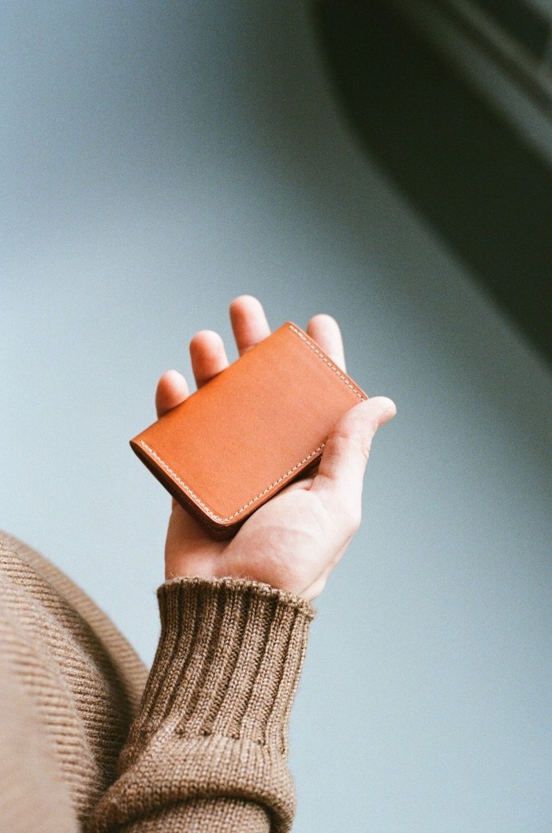 porte-cartes livre - veau végétal whisky Laperruque