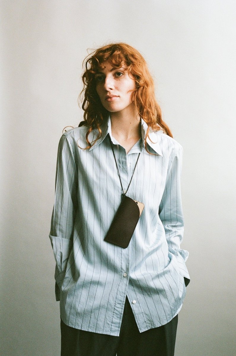 étui à lunettes tour de cou veau à double tannage chocolat Laperruque