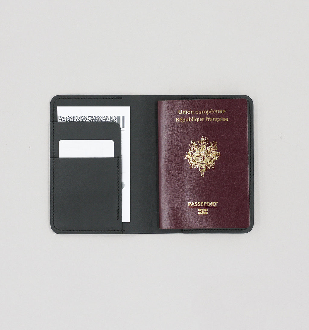 Passport Cover Black Baranil Calf Leather - Aura