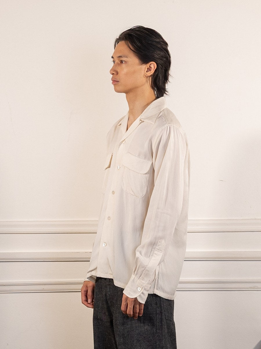 Open Collar Tencel Shirt Off-White - Kamakura Shirts - vue de profil portée