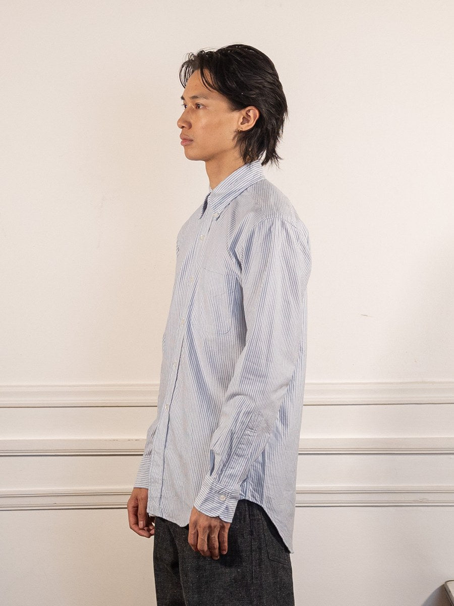 Vintage Ivy University Stripe Button Down Oxford Blue - Kamakura Shirts - vue de profil portée