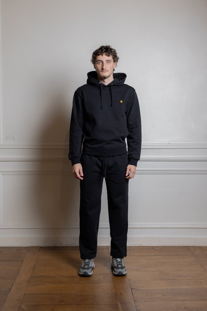 mannequin portant hdv pantalon pot de miel noir coton biologique 450g coupe regular