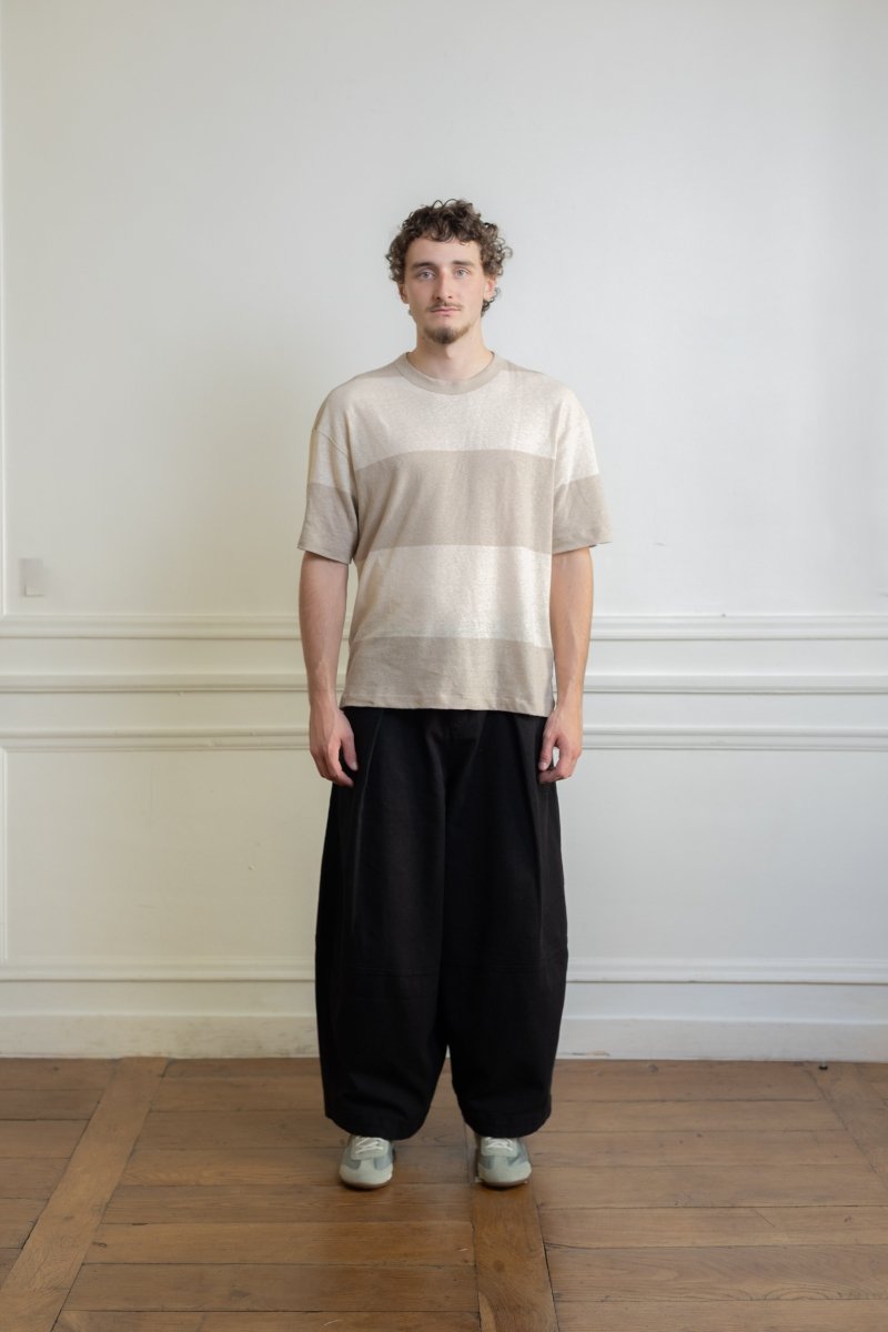 mannequin portant ymc triple t-shirt beige stone coton-lin rayures larges coupe oversize