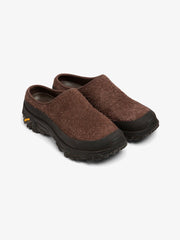 MOAB 2 SLIDE X YMC - Coffee MERRELL - paire vue de trois quarts