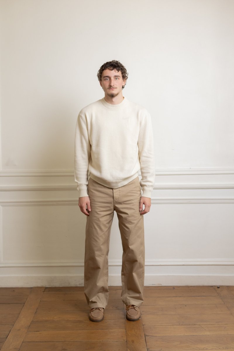 museum garments off-duty chino beige sergé coton italien teinté en pièce coupe droite relaxed aura store rennes — photo 1