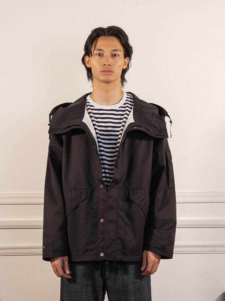 2L GORE-TEX Cruiser Jacket - Black - nanamica - vue de face portée