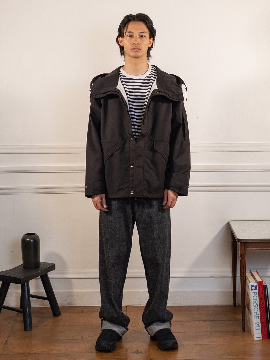 2L GORE-TEX Cruiser Jacket - Black - nanamica - vue portée en pied