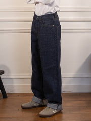 Selvage Denim Pants - Indigo - nanamica - vue de profil portée