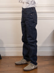 Selvage Denim Straight Pants - Indigo - nanamica - vue de profil portée