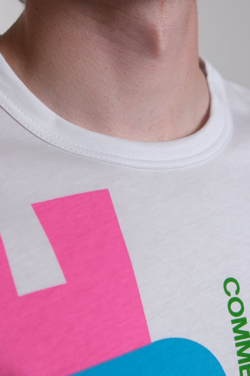 Men's Graphic Printed T-Shirt WHITE COMME DES GARÇONS SHIRT - détail col — photo 4