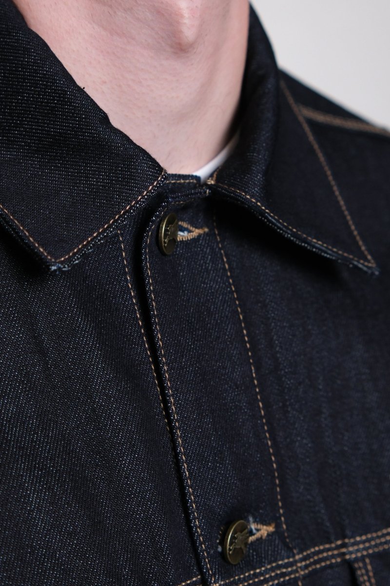 Raw Denim Trucker Jacket x Aura - détail surpiqures