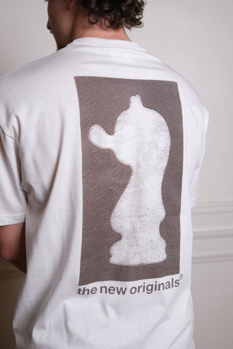 CHECKMATE TEE - White THE NEW ORIGINALS - détail print échecs