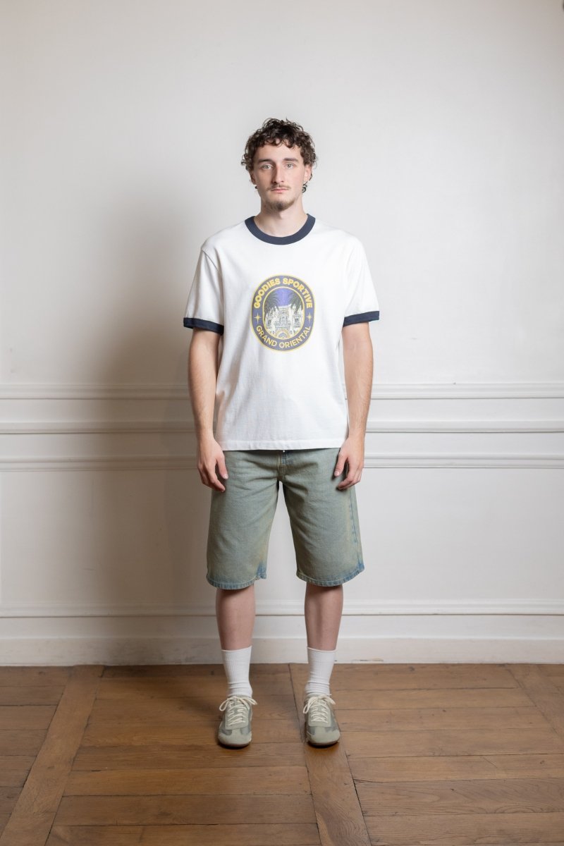 Goodies Sportive Grand Oriental Ringer Tee porté de dos — photo 2