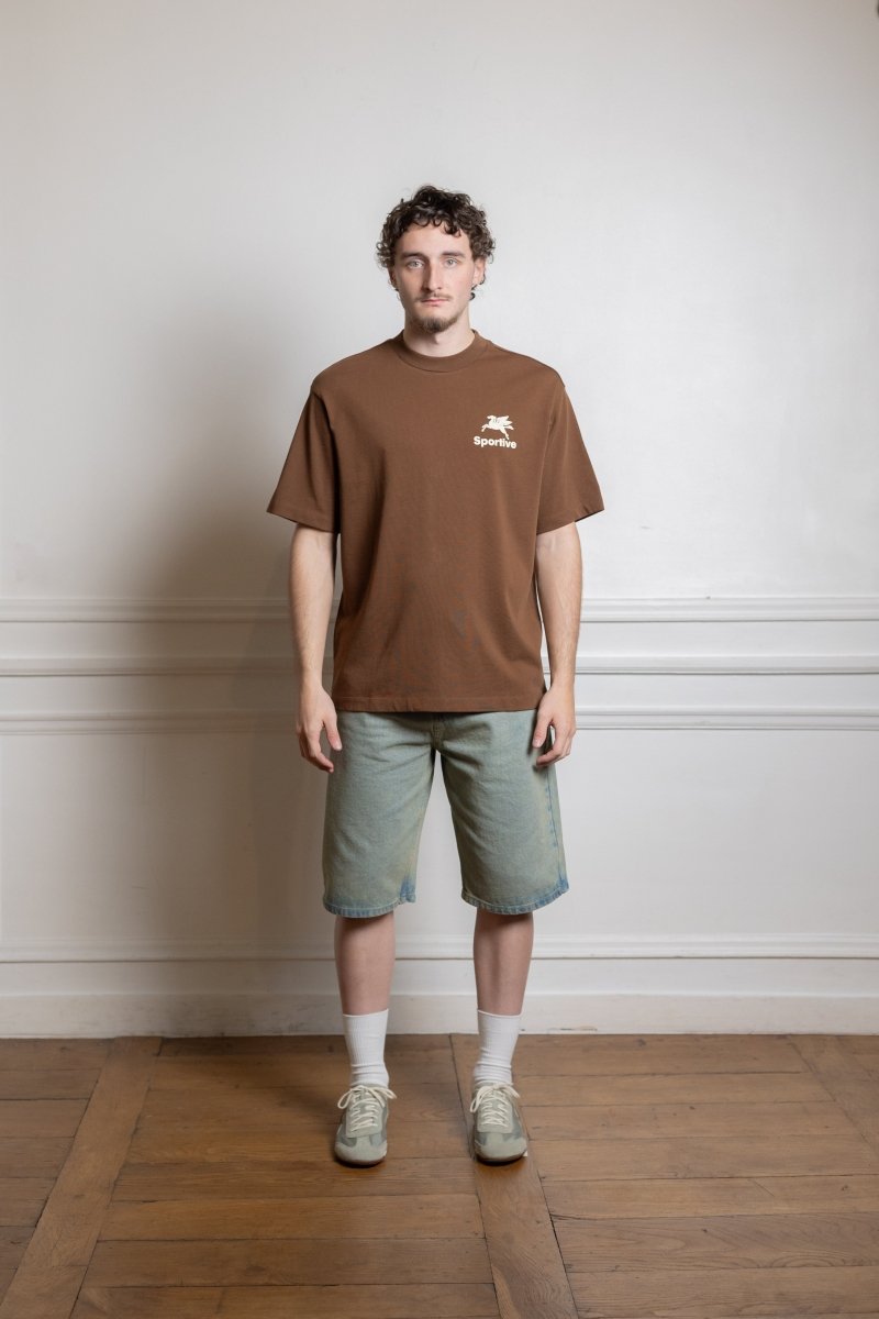 Goodies Sportive Pegasus Chocolate Tee porté de face — photo 1