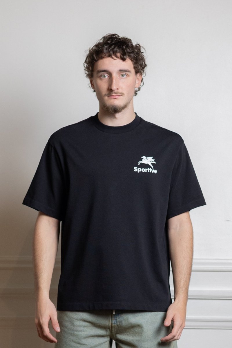 Goodies Sportive Pegasus Black Tee porté de dos