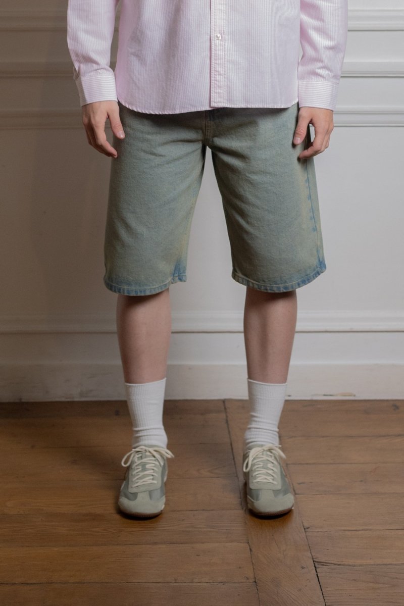 Goodies Sportive Dirty Denim Shorts porté de dos