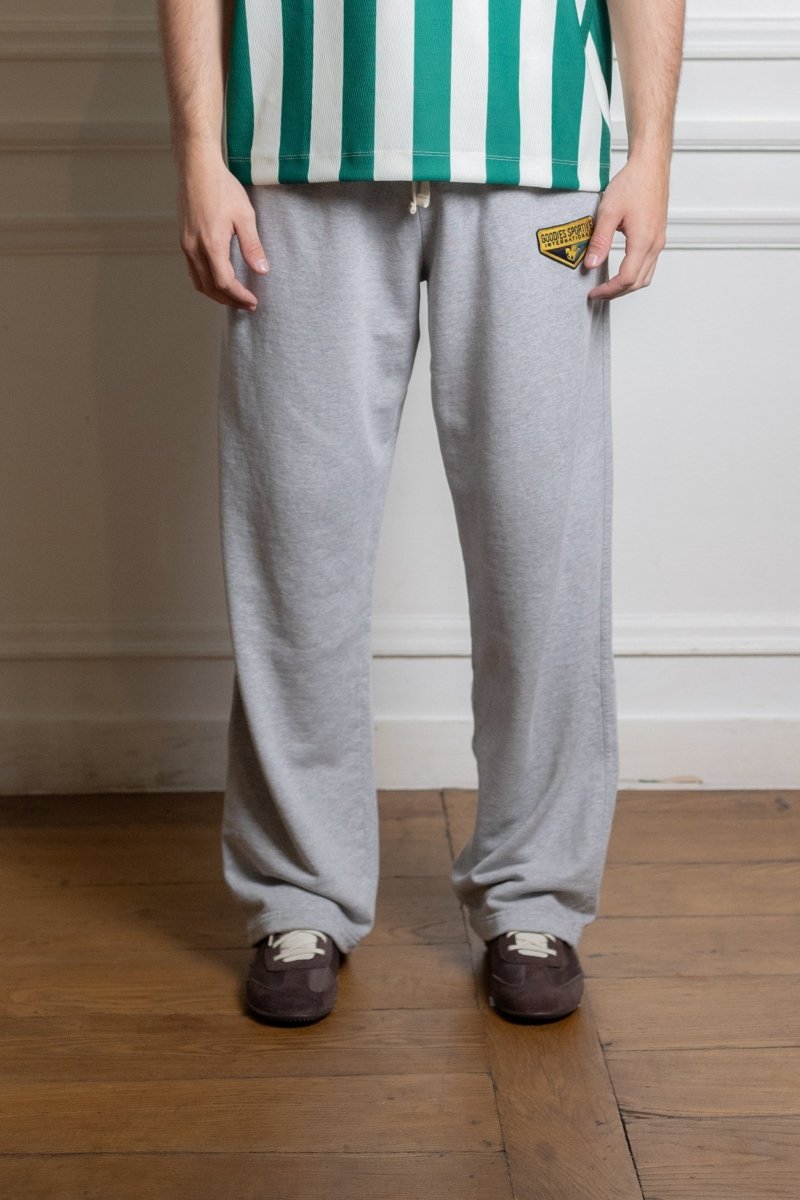 Goodies Sportive Patch Relaxed Jogger Pants porté de dos — photo 2