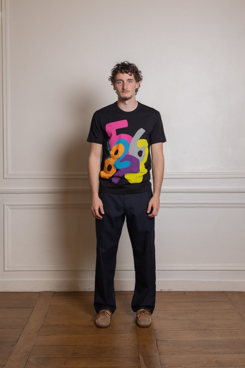 Men's Graphic Printed T-Shirt BLACK COMME DES GARÇONS SHIRT - vue de face portée — photo 1