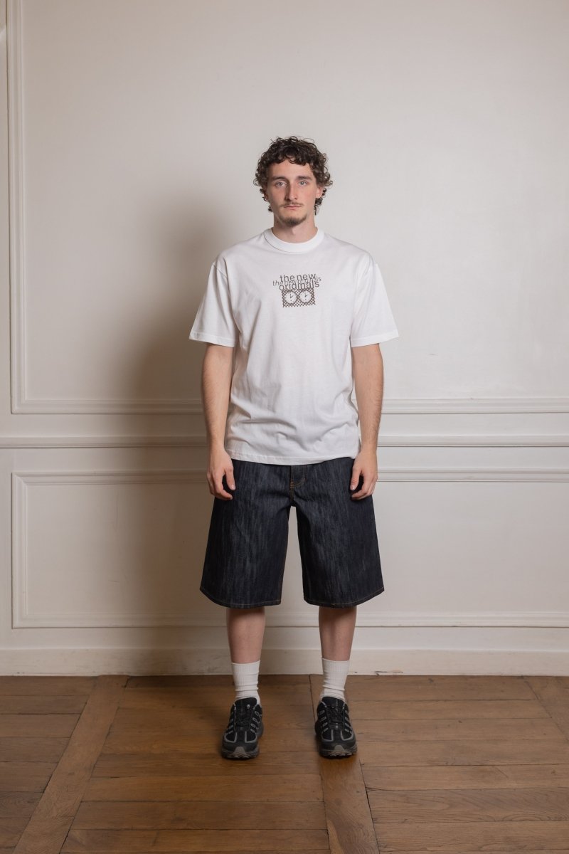 CHECKMATE TEE - White THE NEW ORIGINALS - vue de face portée