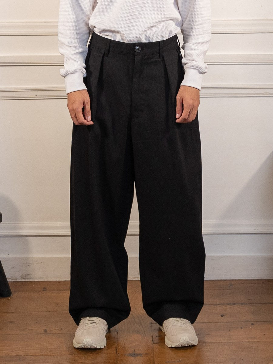 boat pants - black - Pop Trading Company - vue de face portée