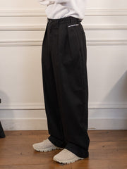 boat pants - black - Pop Trading Company - vue de profil portée