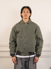 flight jacket - thyme - Pop Trading Company - vue de face portée, veste fermée