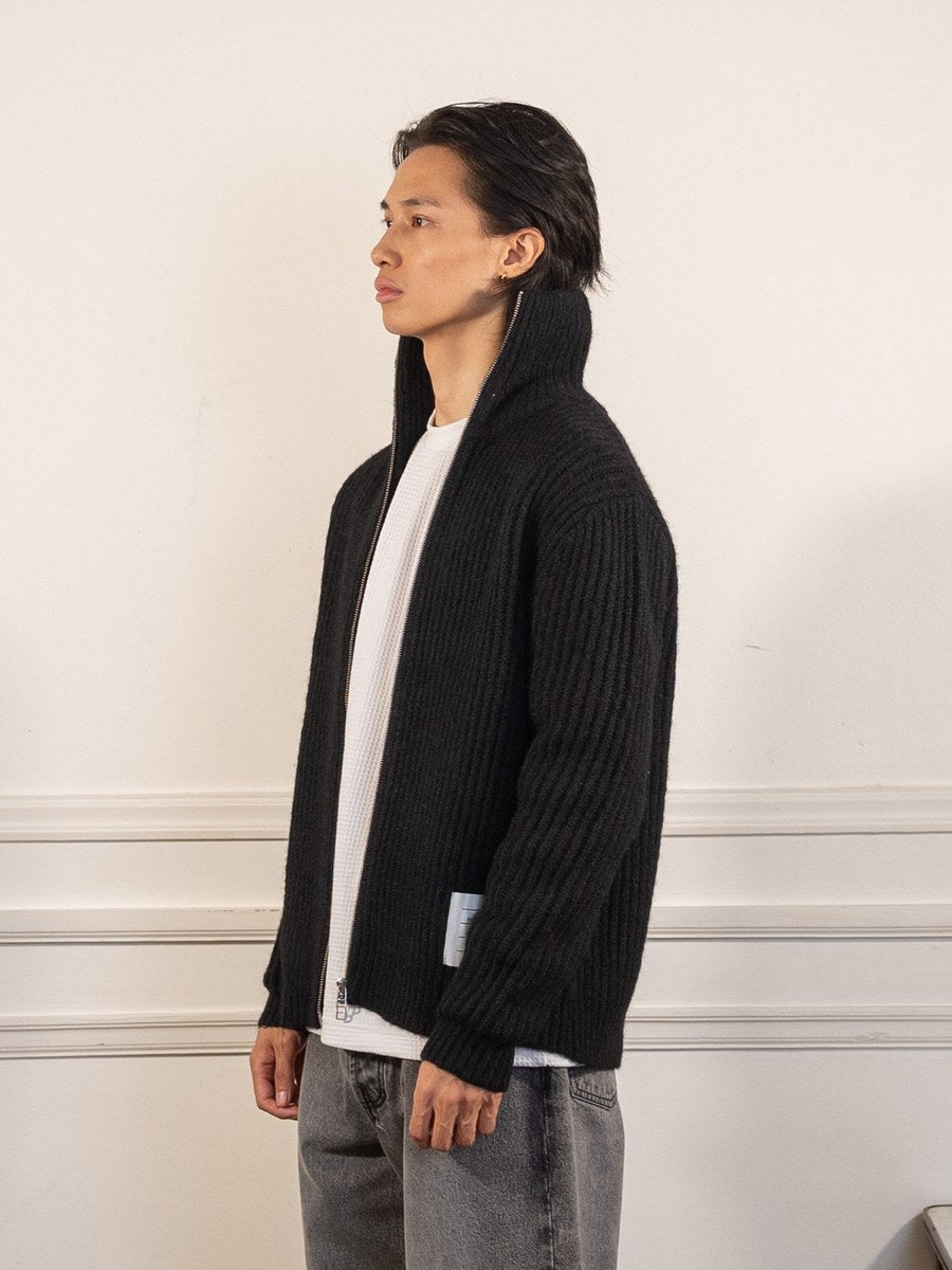 knitted full zip - black - Pop Trading Company - vue de profil portée