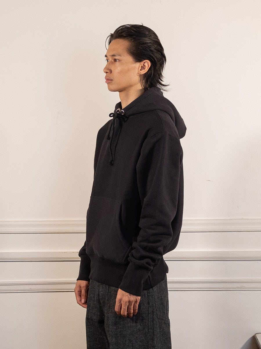 Super Weight Hoodie - Black - Power Goods - vue de profil portée
