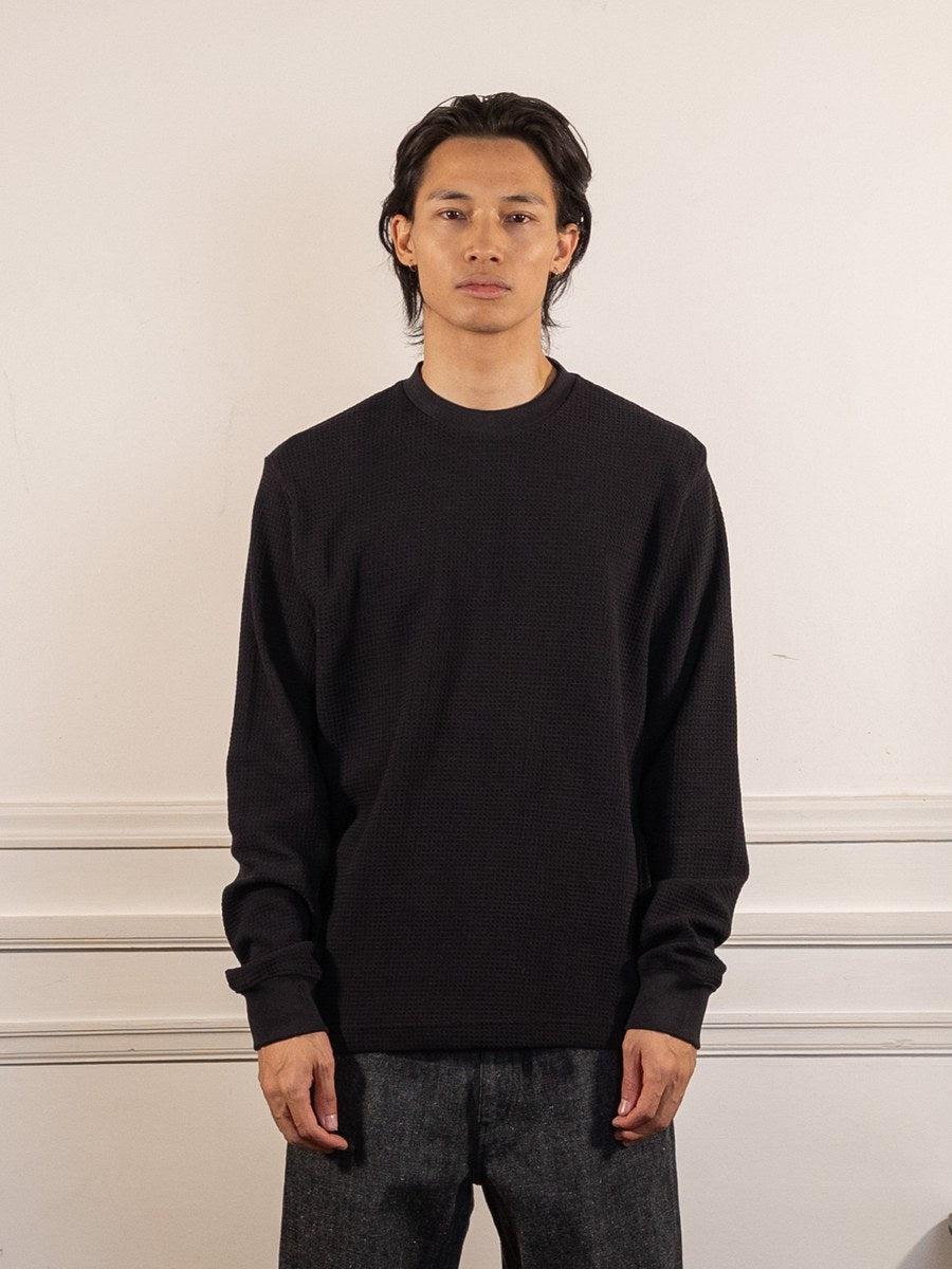 Thermal Waffle Long Sleeve Tee - Black - Power Goods - vue de face portée