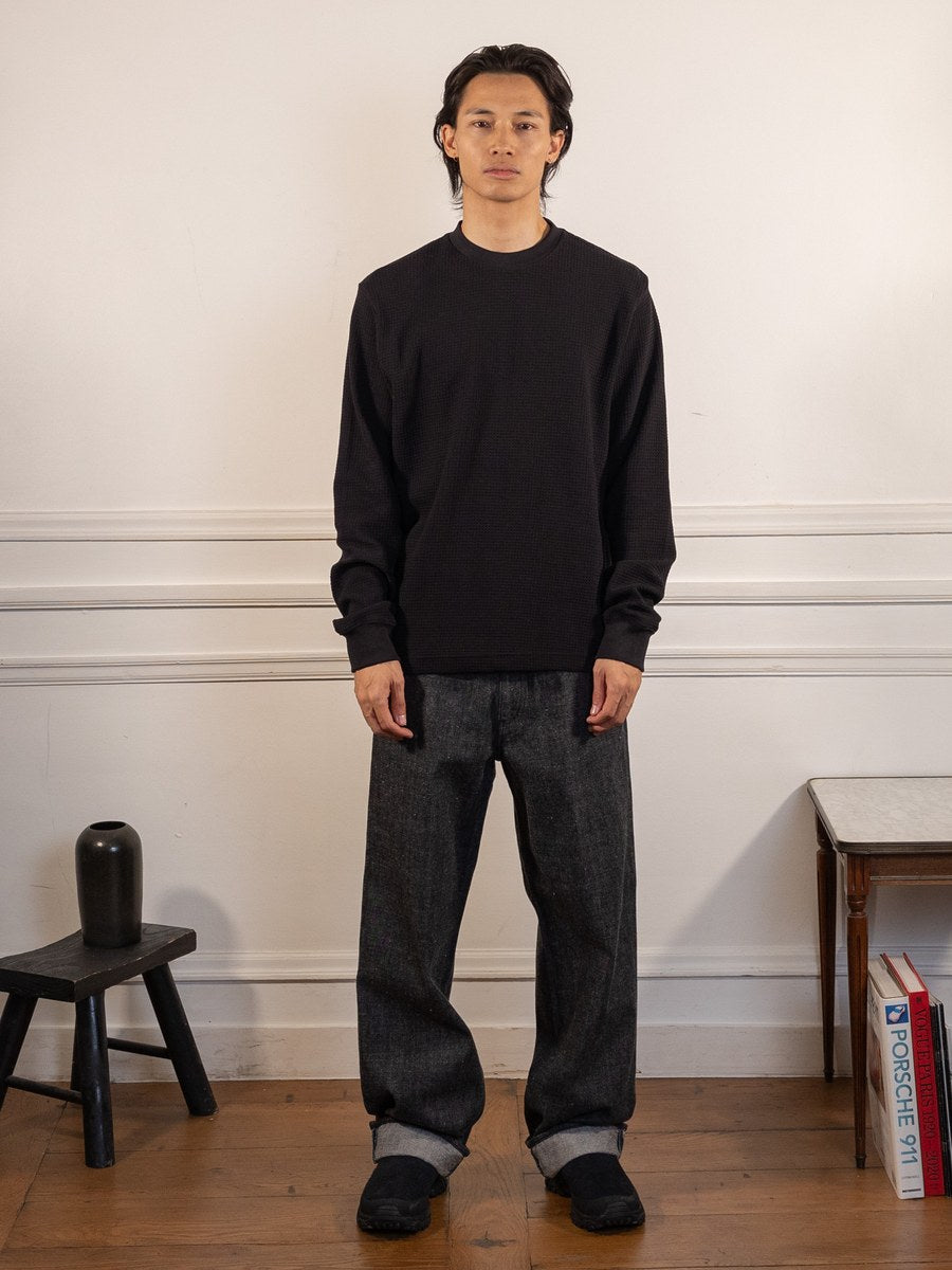 Thermal Waffle Long Sleeve Tee - Black - Power Goods - vue portée en pied