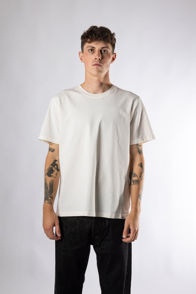 Tobin Interlock Tee Off White vue de face – vêtements homme Rennes Le Mont Saint Michel