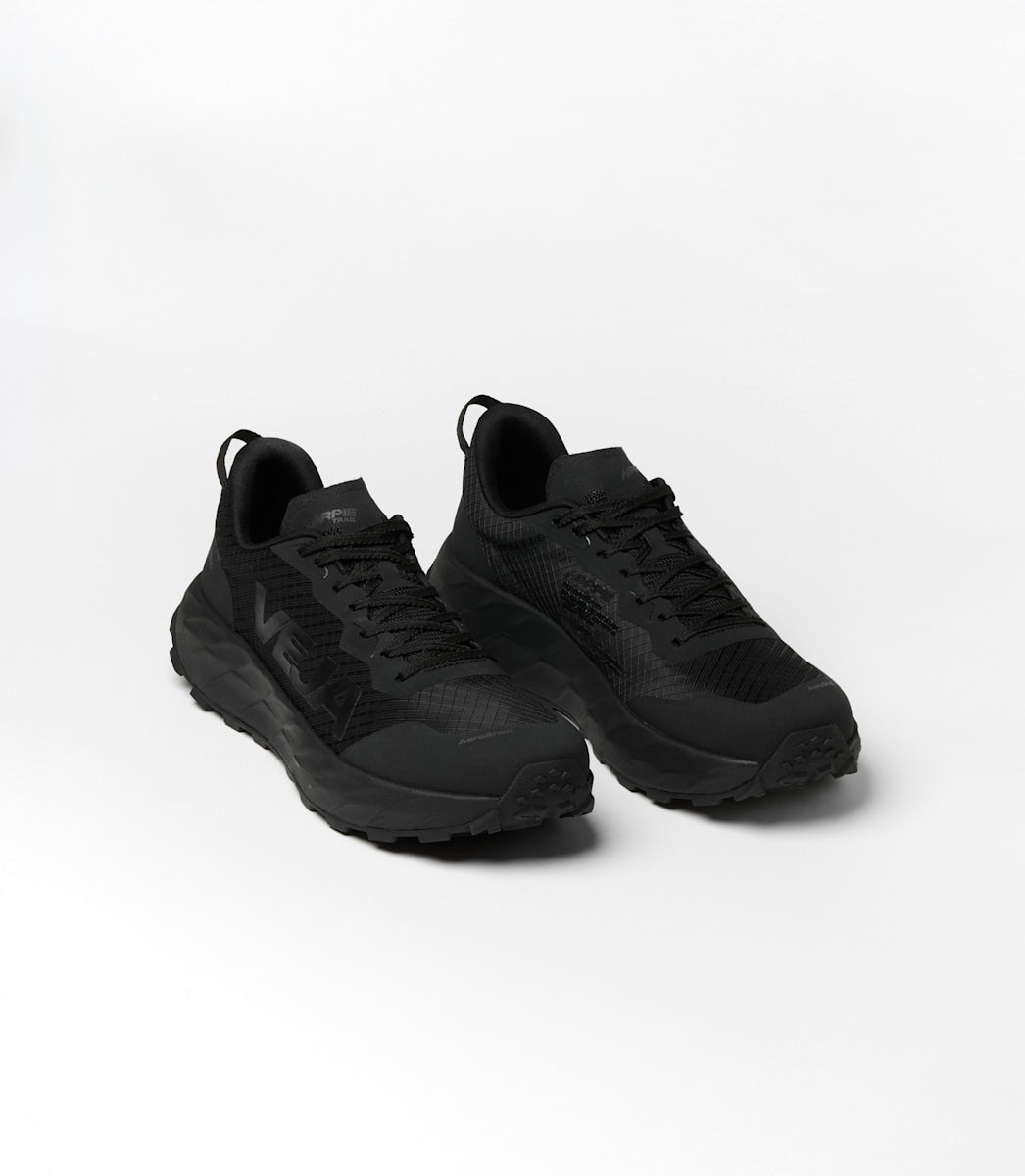 Veja Harpie Trail AeroShell noire, la paire de trois quarts