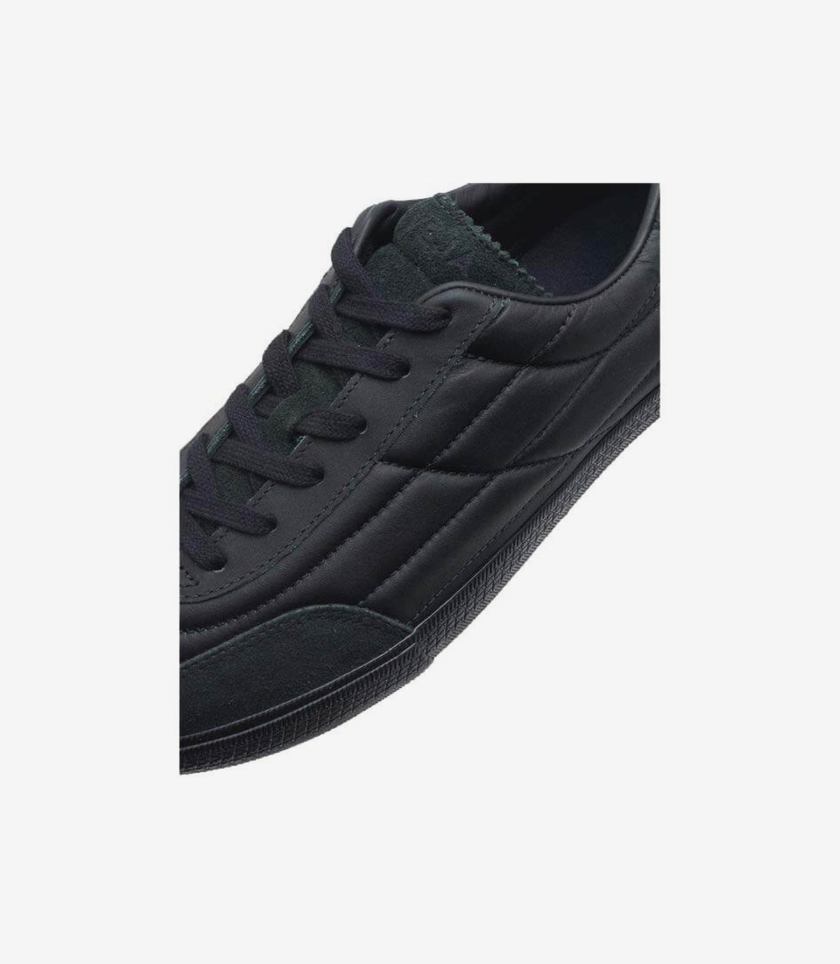 Veja x Arpenteur Panenka noire, détail du cuir et de la languette VEJA x Arpenteur — photo 5