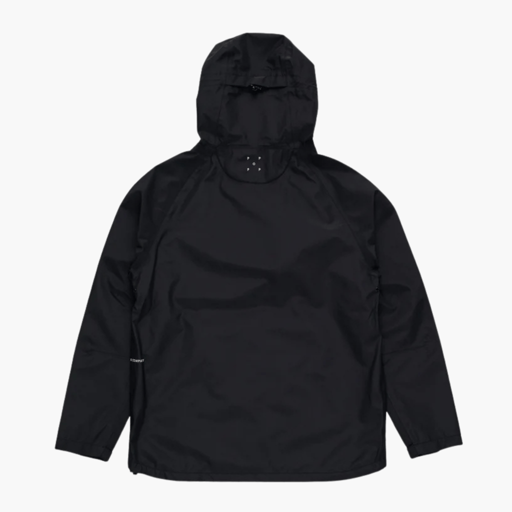 Logo Pop Trading Company brodé discrètement dans le dos de la veste