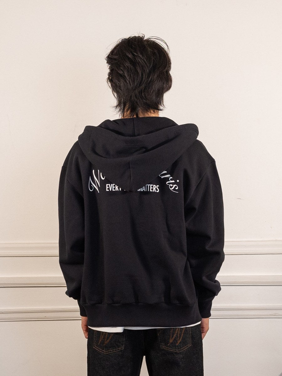 Le hoodie zippé Signature noir - Walk in Paris - vue de dos portée