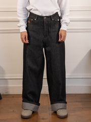 Le pantalon baggy en denim brut - Walk in Paris - vue de face portée