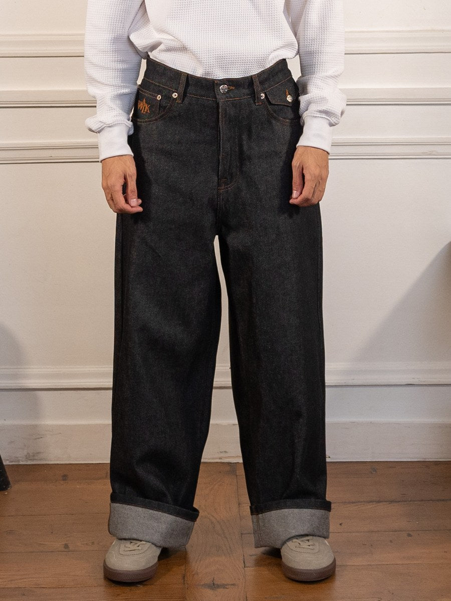 Le pantalon baggy en denim brut - Walk in Paris - vue de face portée