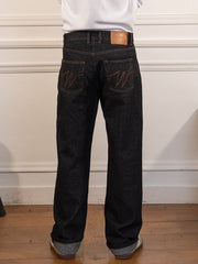 Le pantalon regular en denim brut - Walk in Paris - vue de dos portée