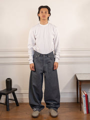 Le pantalon uniforme du postier - Walk in Paris - vue portée en pied